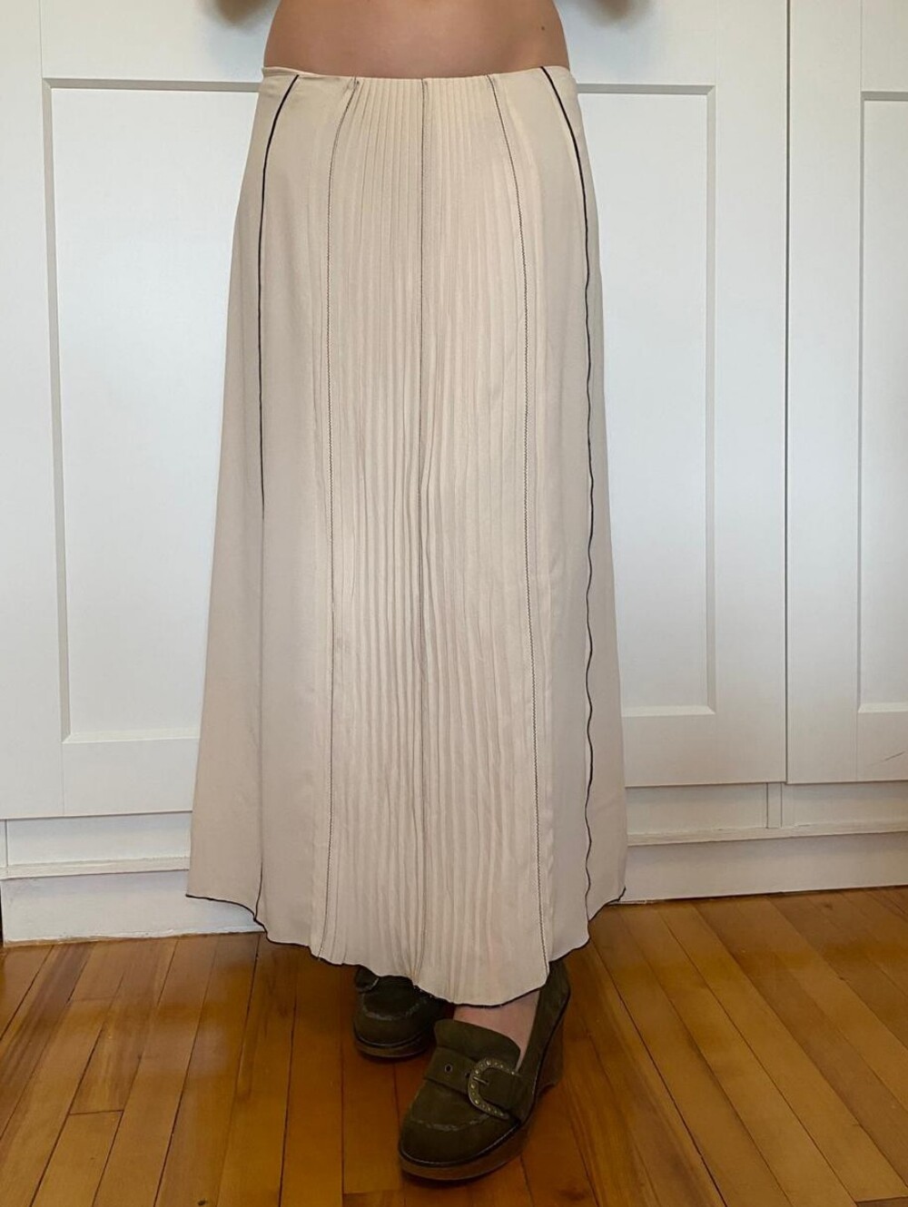 Elie Tahari Cream Pleated Maxi Skirt with Contrast Piping